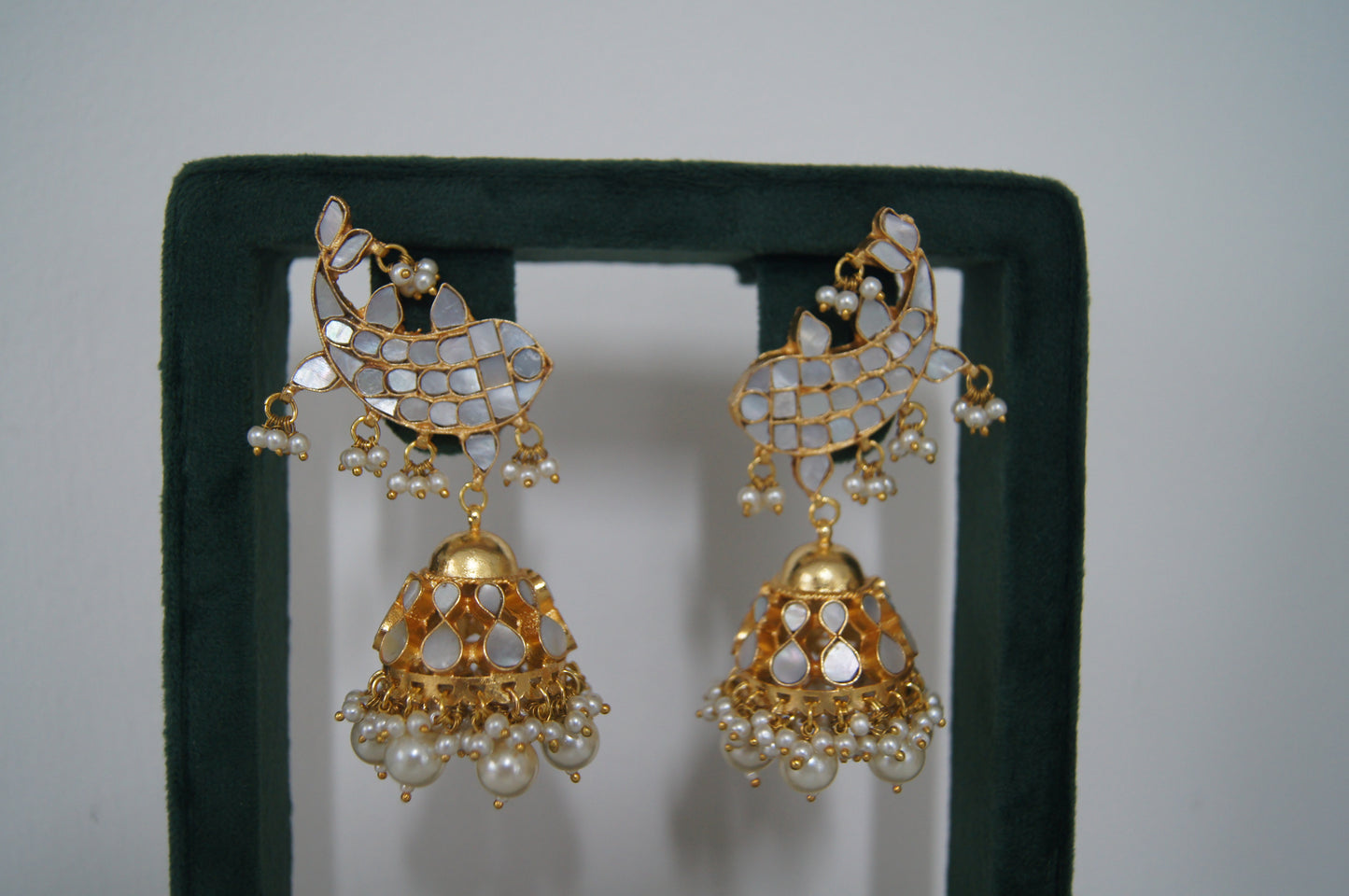 Mother of pearl - swan jhumke